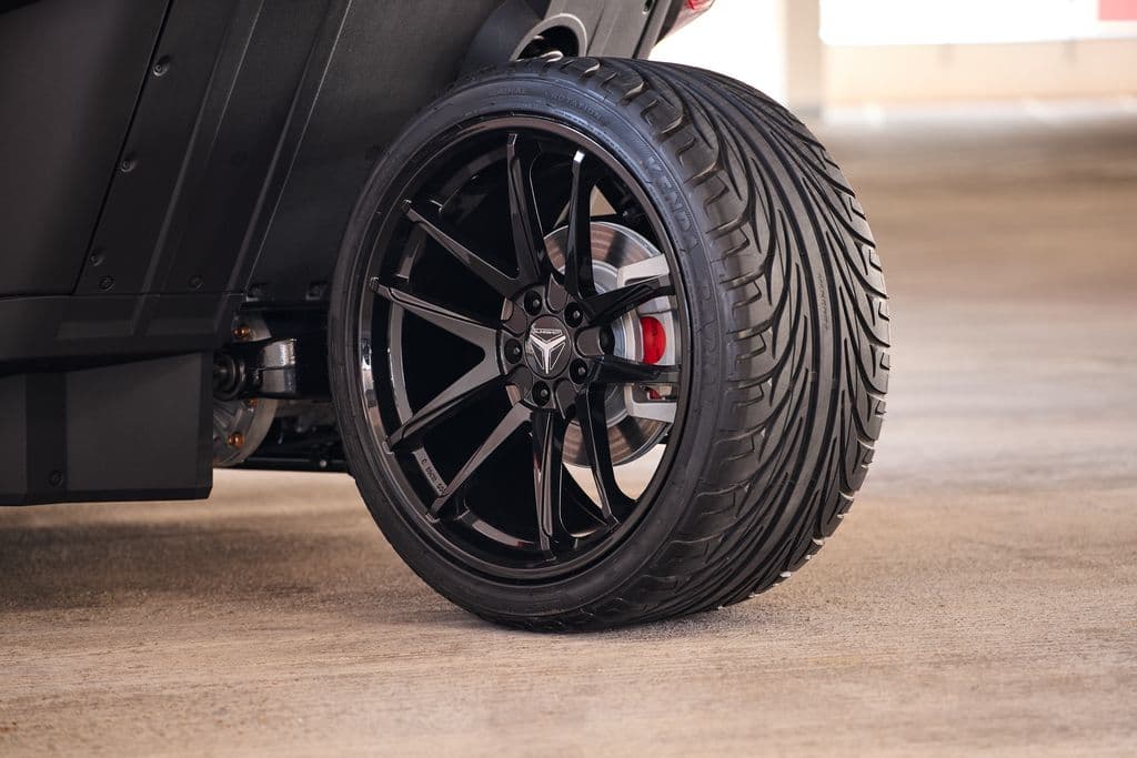 Slingshot rear wheel and low-profile tire